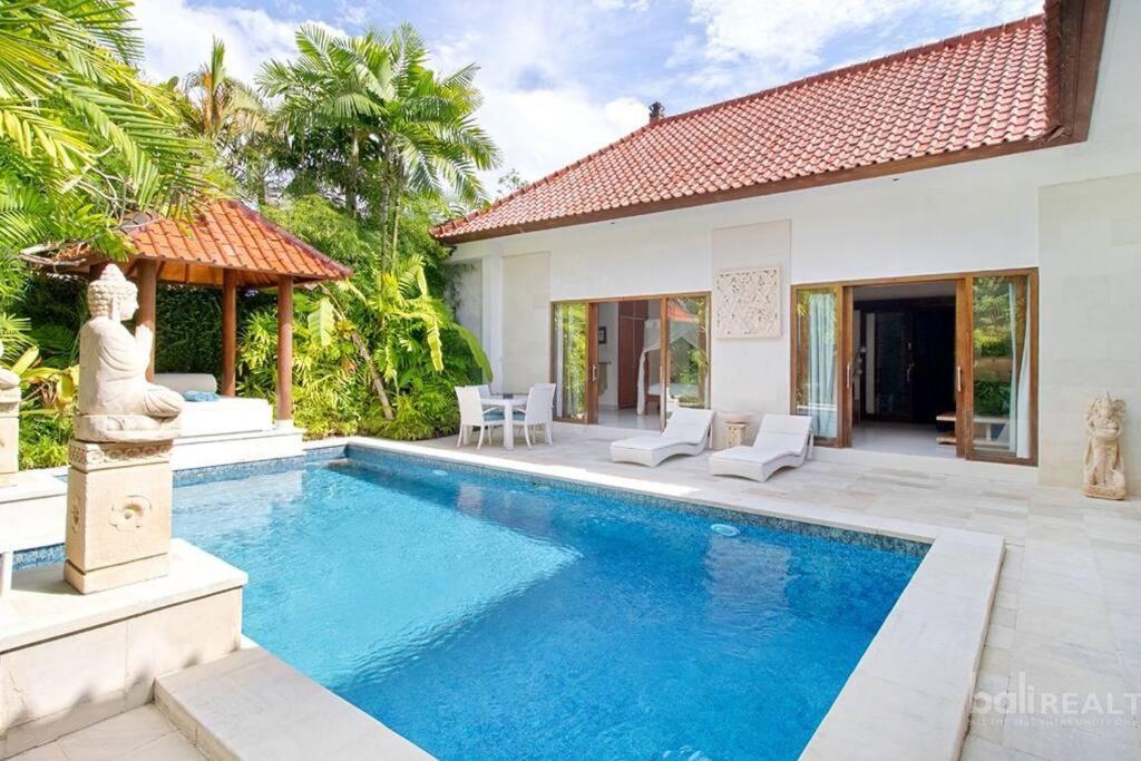 Villa Nemia Seminyak ภายนอก รูปภาพ